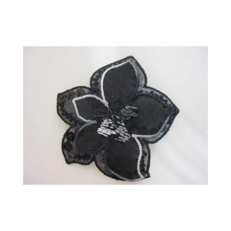 Aplique tela flor. . Decoraciones, Cajón de sastre