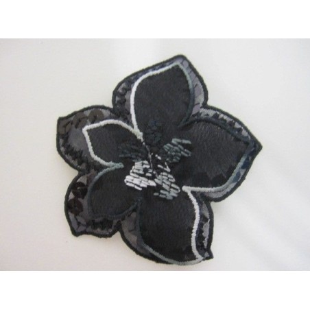 Aplique tela flor. . Decoraciones, Cajón de sastre