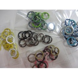 14 ojales de metal. Diferentes colores. . Scrapbooking, Indispensables, Brads y eyelets