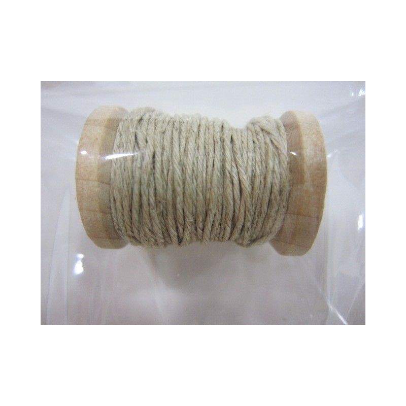 Bobina de madera con hilo. . Decoraciones, Cajón de sastre