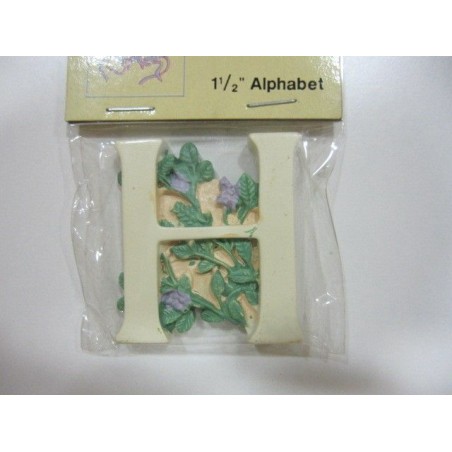 "H". Letra de resina