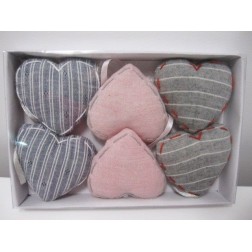 Corazones de tela rosa o gris con lacito para colgar