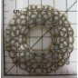 Decoración de metal dorada. Circulo labrado con filigranas. Ø 5 cm. Fabscraps