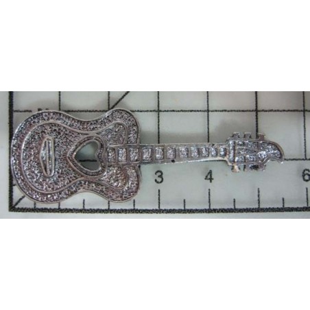 Decoración de metal plateada. Guitarra con filigranas. 2 x 5 cm. Fabscraps