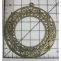 Decoración de metal dorada. Colgante redondo con filigranas. Ø 6 cm. Fabscraps