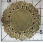 Decoración de metal dorada. Marco redondo con filigranas. Ø 5 cm. Fabscraps