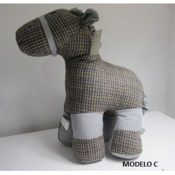 Aguanta puertas caballo.