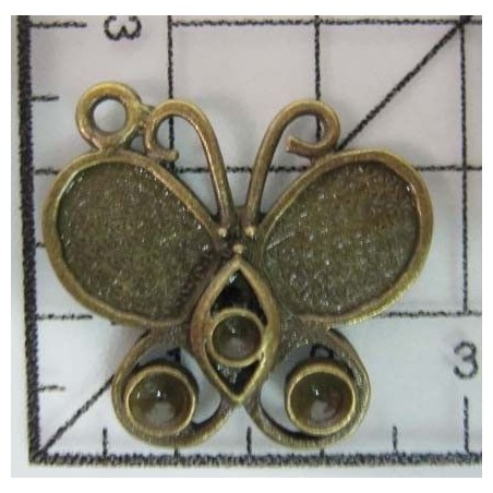 ecoración de metal dorada. Colgante mariposa con antenas. 2,5 x 2,5 cm. Fabscraps