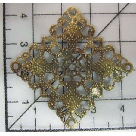 Decoración de metal dorada. Cuadrado o rombo labrado con filigranas. 4 x 4 cm Fabscraps