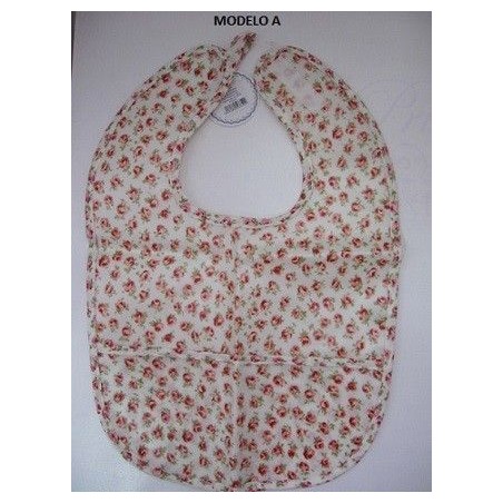 Babero plastificado decorado con motivos florales