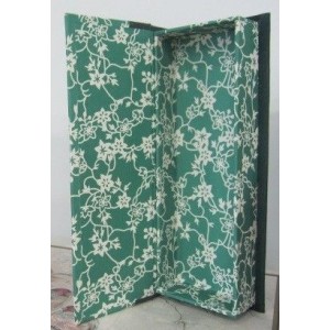 Caja pequeña verde. 24x9 cm. Artpapel. Hecho a Mano