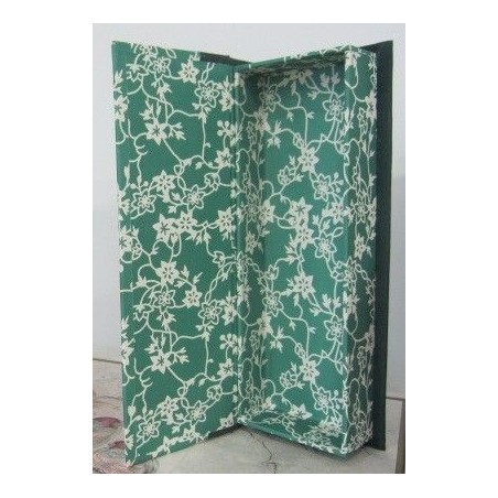 Caja pequeña verde. 24x9 cm. Artpapel. Hecho a Mano