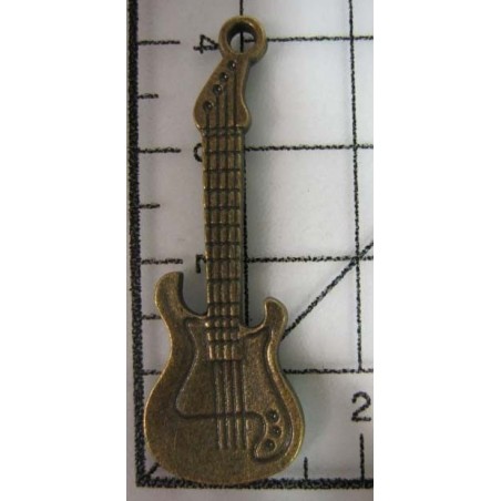 Decoración de metal dorada. Colgante guitarra eléctrica. 4 x 1,5 cm. Fabscraps
