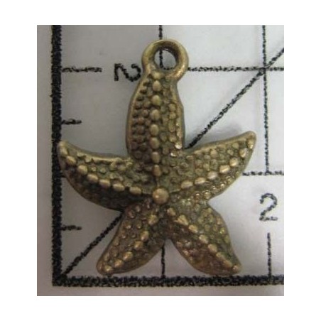 Decoración de metal dorada. Colgante estrella de mar. 2 x 2 cm. Fabscraps