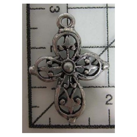 Decoración de metal dorada. Colgante cruz redondeada con volutas. 3 x 2 cm. Fabscraps