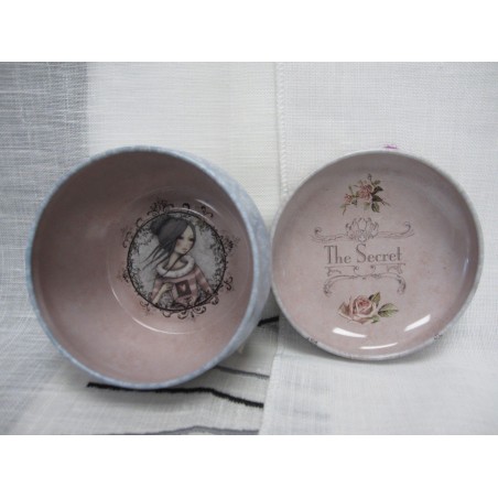 caja metálica. Santoro