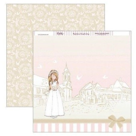 Papel Scrapbooking. SCP-292 Comunión 2019 Dayka. Niña rubia sobre fondo de Iglesia y casas. Lazo marrón y rayas rosas