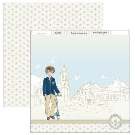 Papel Scrapbooking. SCP-304 Comunión 2019 Dayka. Niño con gafas y patinete sobre fondo con Iglesia y casa